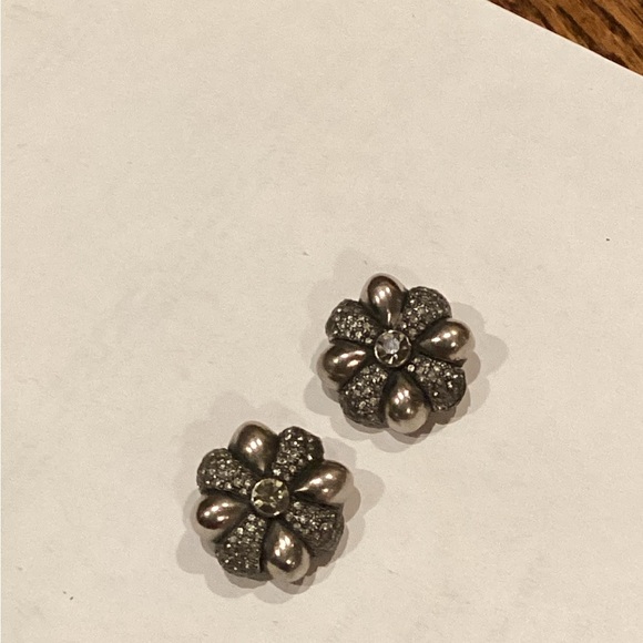 VINTAGE LINDA LEVINSON NY  SILVERTONE SMOKEY RHINESTONE, CLIP SIGNED EARRINGS - Picture 2 of 8